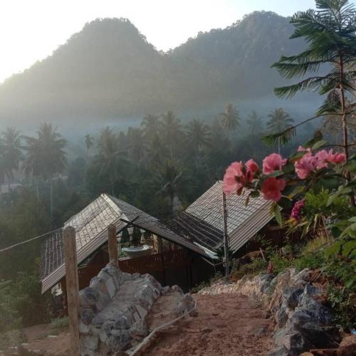 Thong Pha Phum House | มาค่ะ ฟาร์มสเตย์ ห้วยเขย่ง สวนคุณตา สวนทุเรียนทองผาภูมิ
