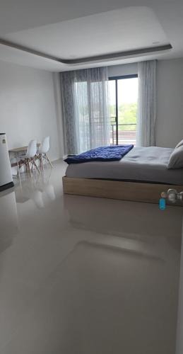 Ongkharak Hostel | หลังมอ อพาร์ตเมนต์สามสาว