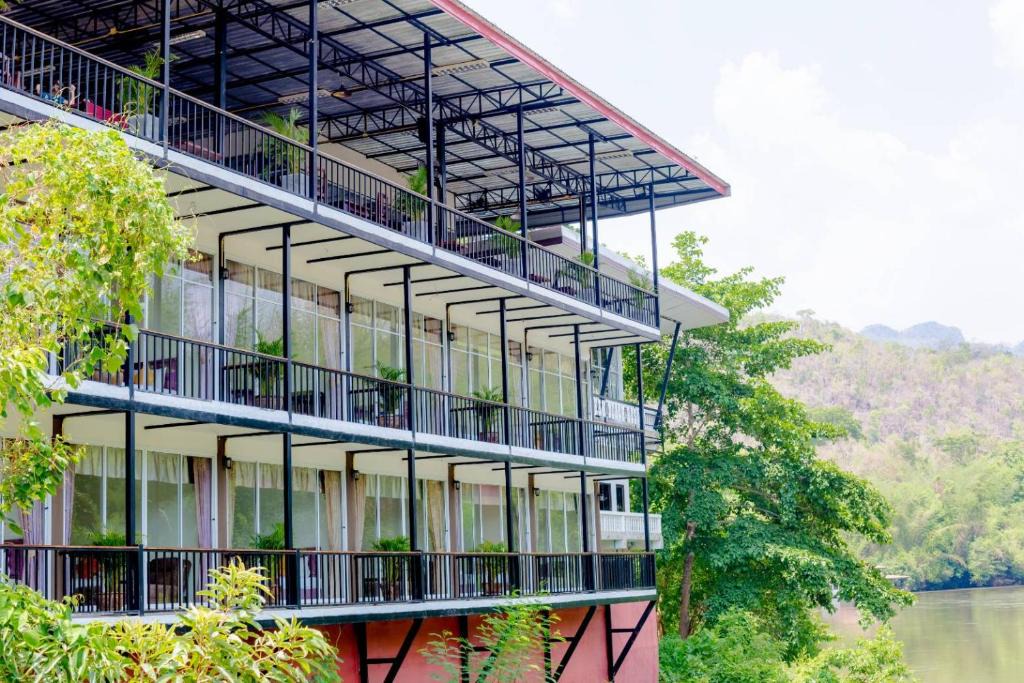 Sai Yok Hotel | เพชรมณีกาญจน์ บีช รีสอร์ท