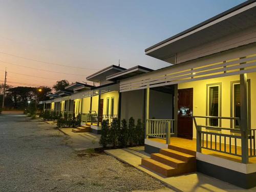 Tha Bo Hostel | โรงแรมบ้านสวนวินเทจ