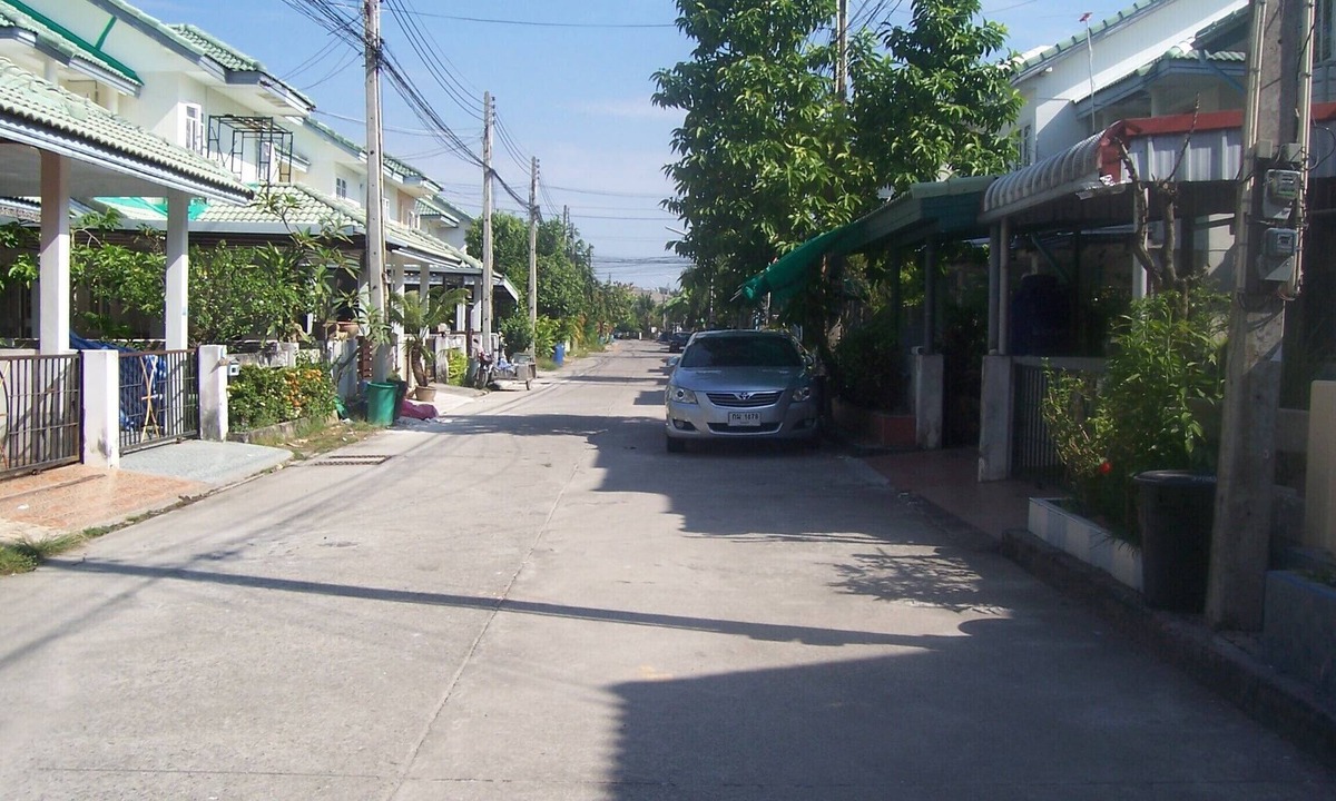 Rayong House | 10min. To beach: House Rayong Stadmitte: Park-like holiday complex with large pool