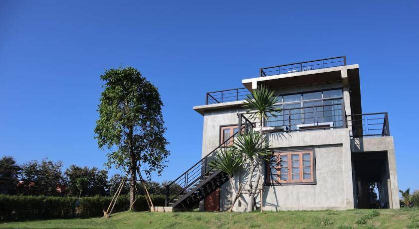 Pong Ta Long House | 200 m² House ∙ 4 bedrooms ∙ 12 guests
