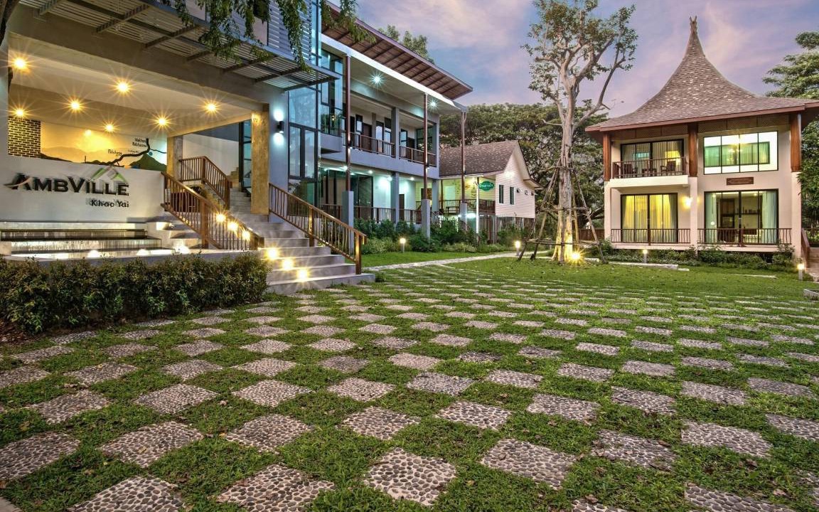Khanong Phra House | 232 m² House ∙ 3 bedrooms ∙ 8 guests