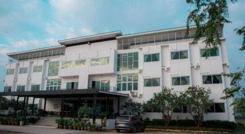 Bueang Sam Phan Hotel | 25 m² Hotel ∙ 3 guests