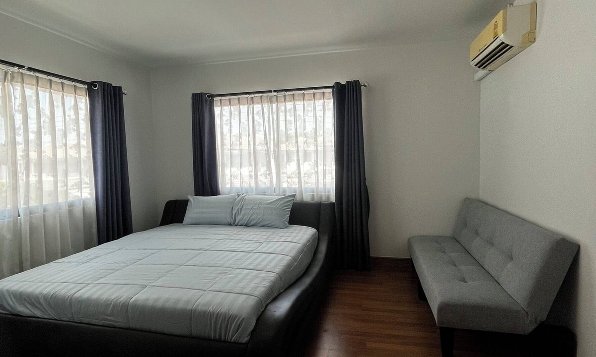 Bang Lamung House | 3-bedroom 2 story house in Pattaya , Thailand with AC, WiFi. Relax and unwind