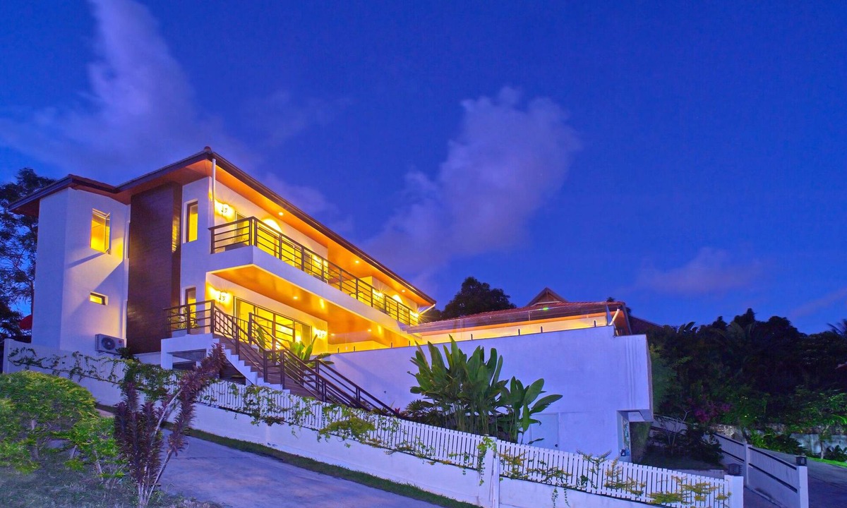 Bophut Villa | 3 BEDROOM - STUNNING SEA VIEWS, MOUNTAIN VISTAS AND CLOSE TO EVERYTHING!