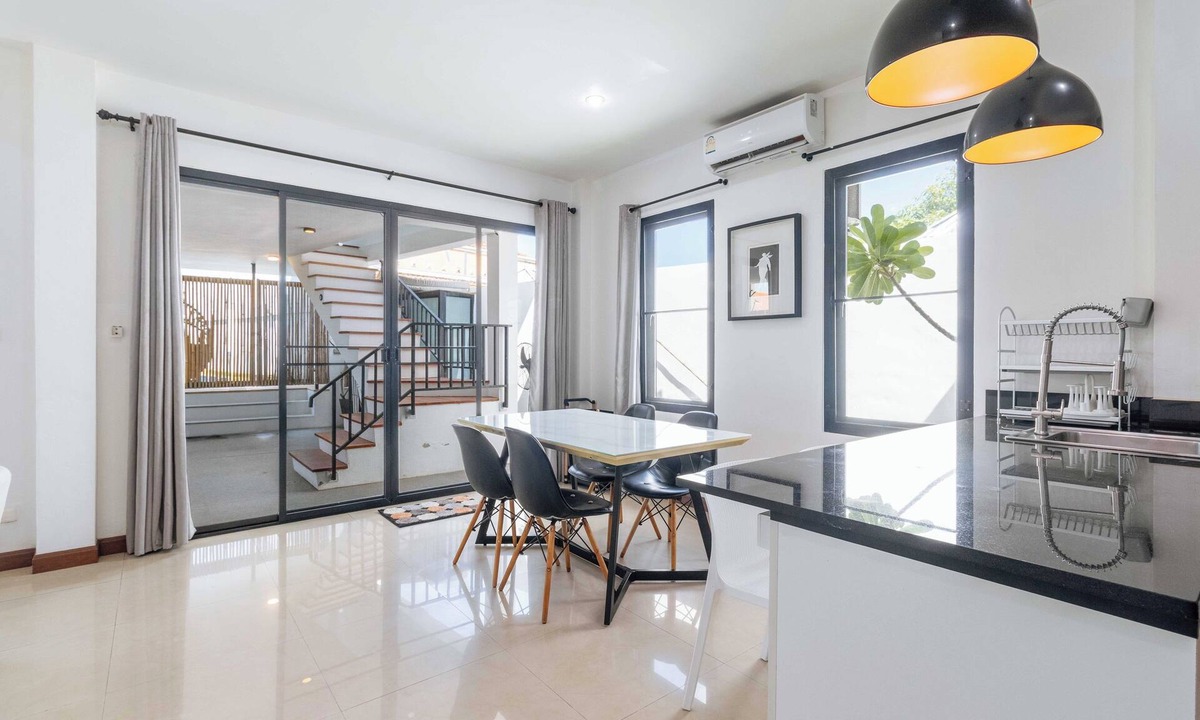 Cherngtalay Villa | 3BR Pool Villa Near Boat Avenue V303