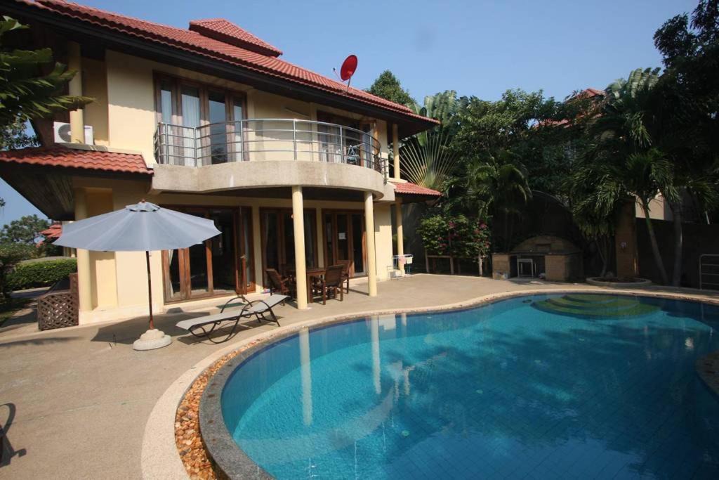 Moo 5 Villa | 4 Bedroom Villa TG43 on beachfront resort SDV287-By Samui Dream Villas