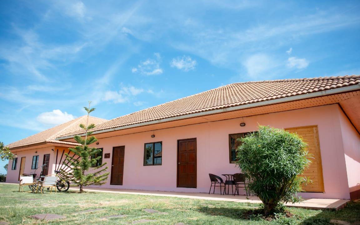 Chaloem Phra Kiat Resort | 40 m² Resort ∙ 2 guests
