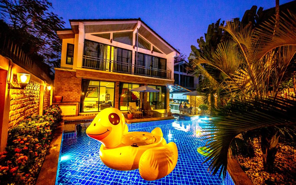 North Pattaya Villa | 4poolvillas