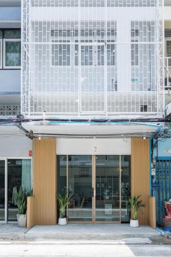 Phra Khanong Apartment | 72 House & Cafe