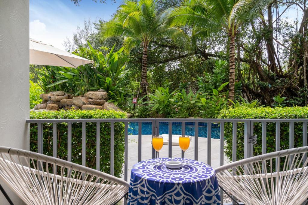 Sa Khu Apartment | Absolute Poolside with Free Netflix @Naiyang