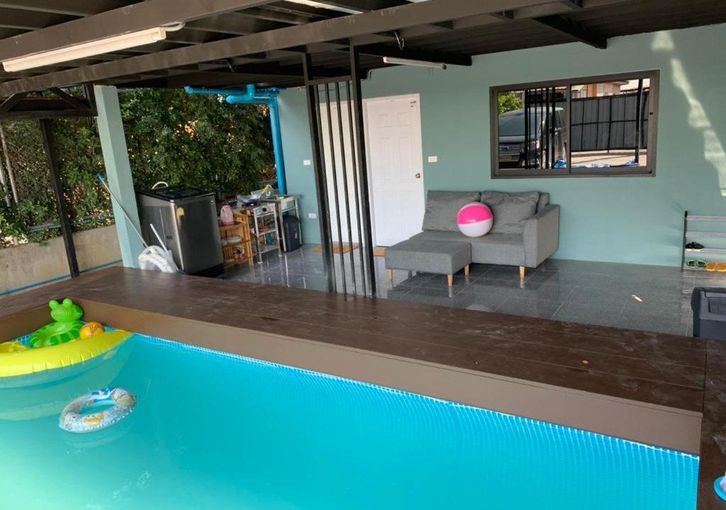 Khum Thong Villa | Airport Pool Villa