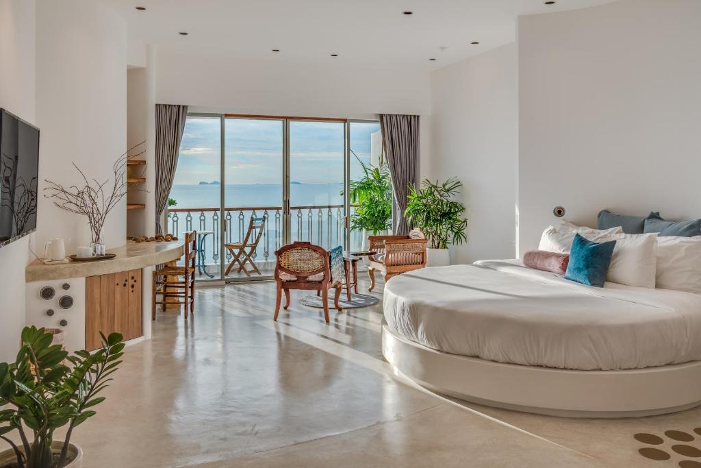Moo 5 Resort | Ampersand Resort