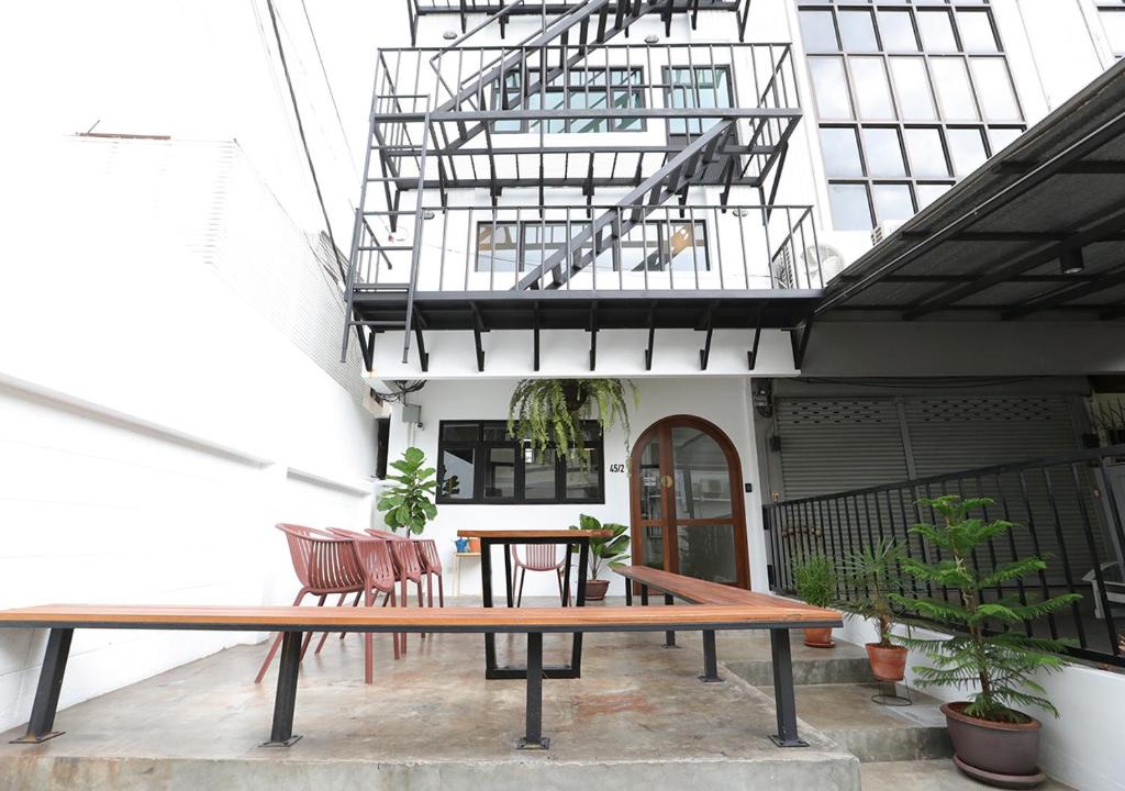 Thung Maha Mek Hostel | Apartment45 Hostel