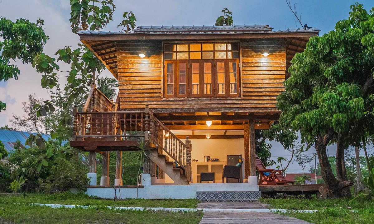 Ban Waen House | Baanchandra Jungle Tiny Barn House .