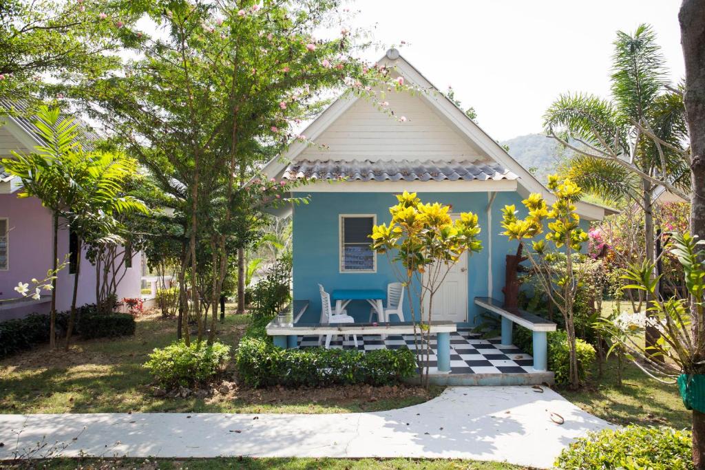 Kaeng Krachan Resort | Baanraisooksangchan