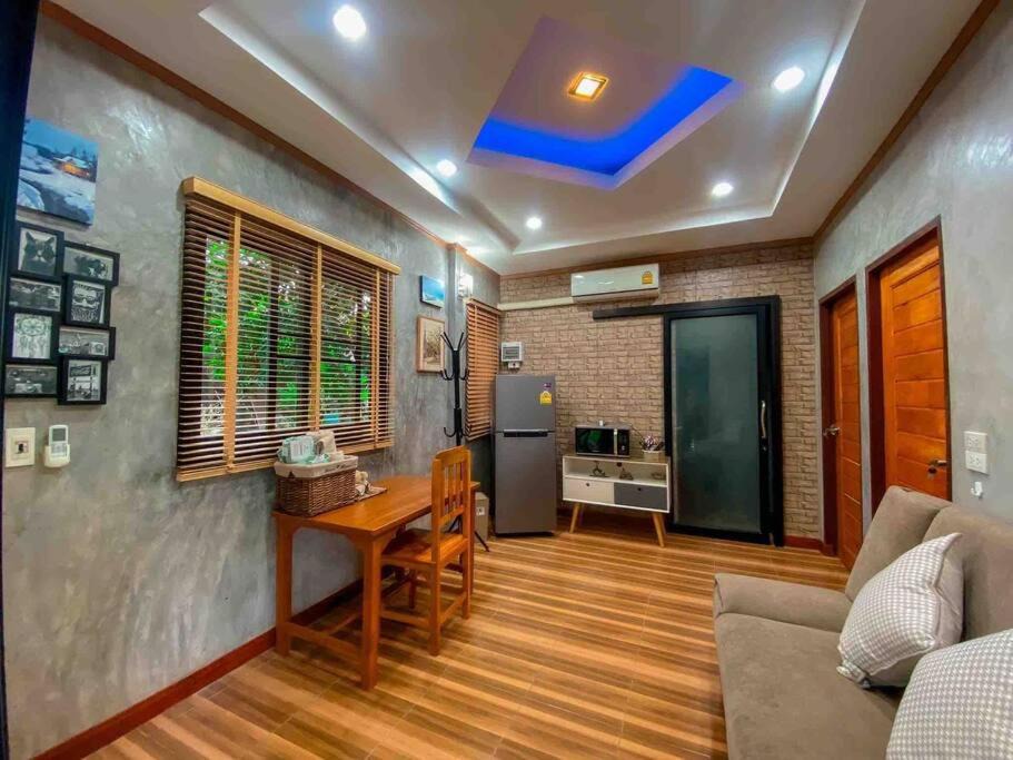 Sakon Nakhon Ski Chalet | Ban Aob Maiy(บ้านโอบไม้)