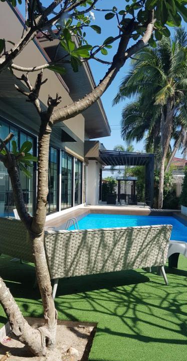 Na Chom Thian Villa | Banamphur Pool Villa