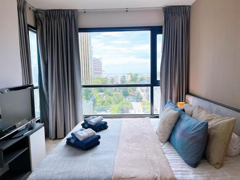 Pattaya Bay Apartment | BASE Central PATTAYA Huge 2BED King&Queen with Infinity Pool & Free Netflix!