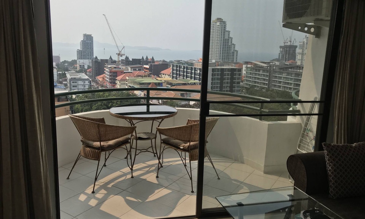 Pratumnak Hill Apartment | Beautiful Balcony Sea View with WOW Sunsets