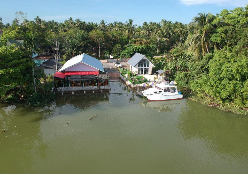 Ban Pa Yang House | Boat house marina restaraunt and homestay