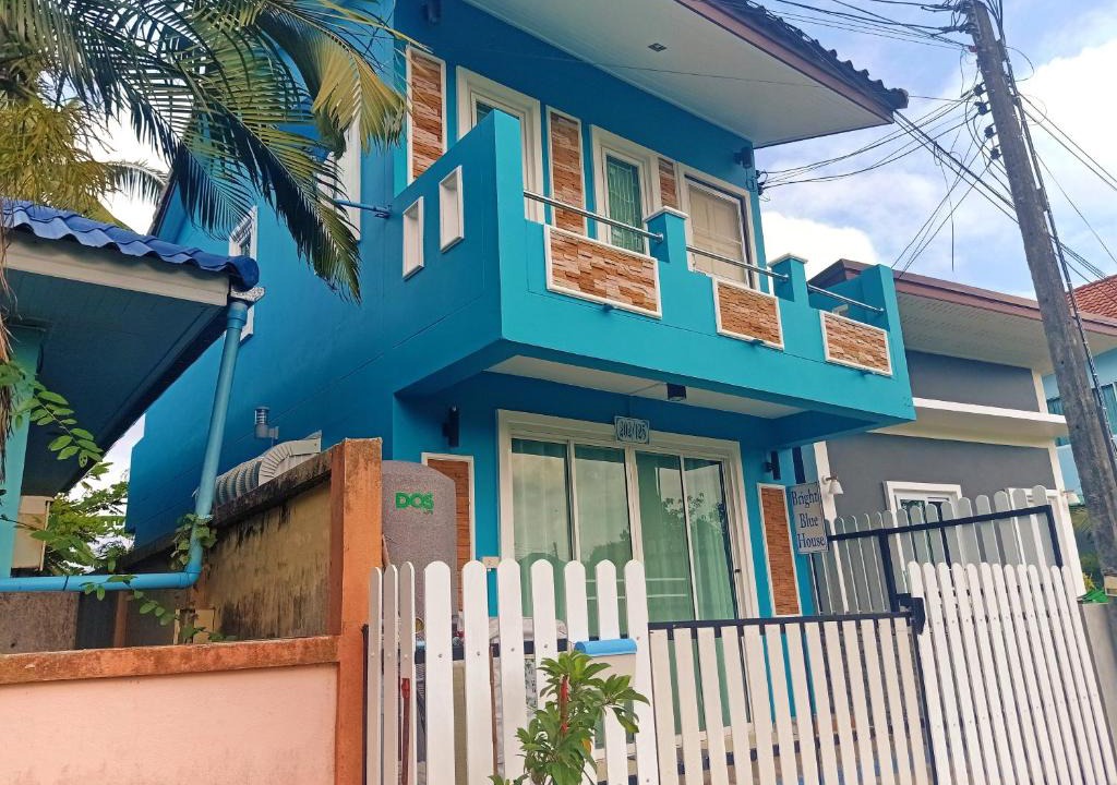Cherngtalay House | Bright Blue House