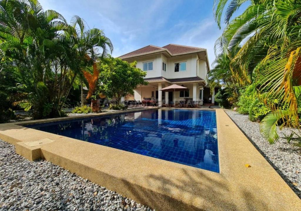 Nong Prue Villa | Captivating 3-Bed Villa in Muang Pattaya