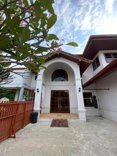 Ban Saiyuan Villa | Coconut Wells Villa in Rawai