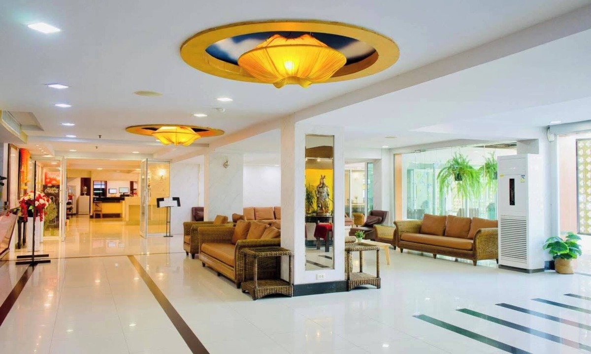 Srisa Chorakhe Noi Hotel | Convenient Grand Plus Hotel Suvarnabhumi