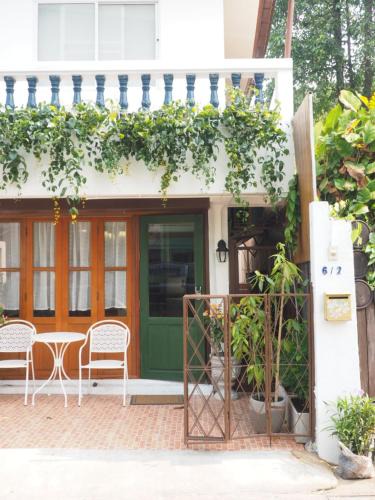 Old City Villa | Cozy House in Middle of Old Town Chiangmai