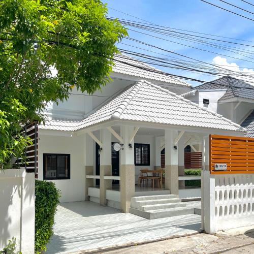 Saen Suk House | Cozy House, Wonnapha Beach, Bangsaen