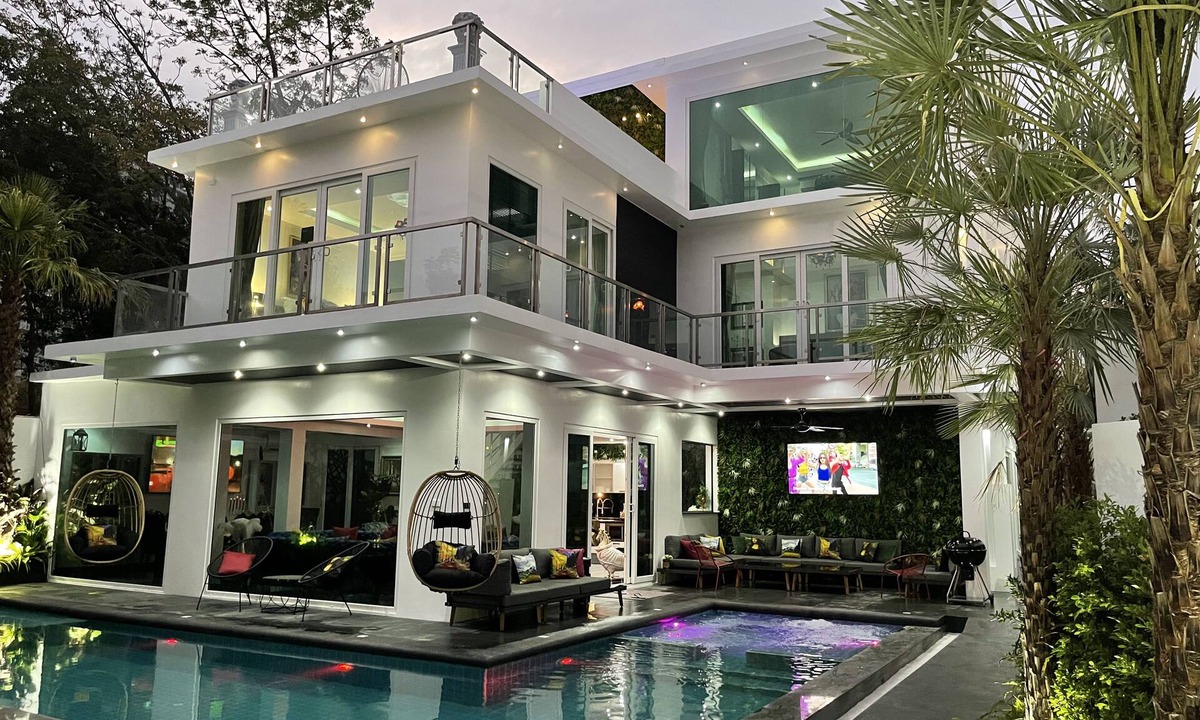 South Pattaya Villa | Deluxe 5-Bedroom Villa with Private Pool and Sauna