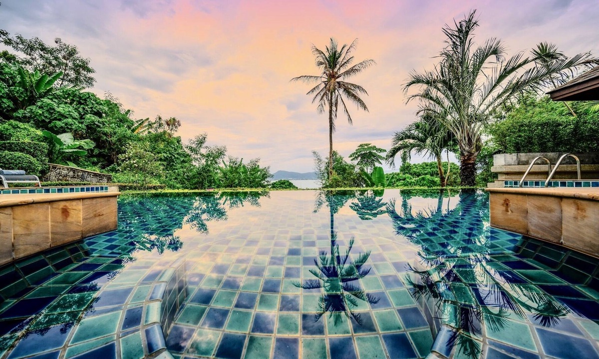Wichit Villa | Glasshouse Phuket | 6B villa | Short walk to 2 beaches | Sea view | Accessible