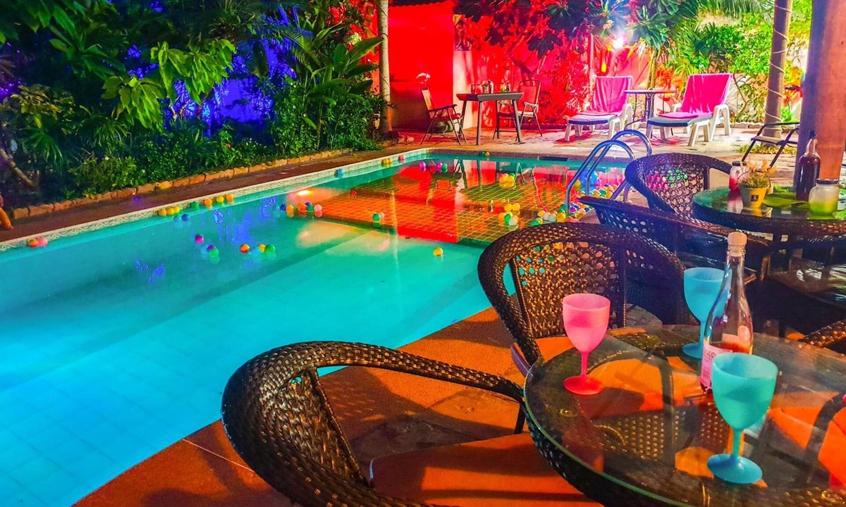 Na Kluea Villa | Grand Villa, 5 Bedrooms, Private Pool, Garden View, 10 Mins LK Metro