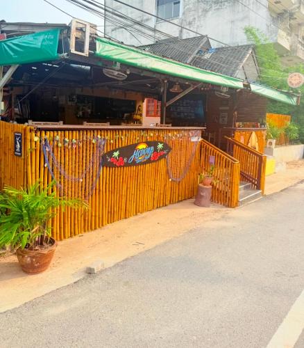 Ban Phe Hostel | Harry's Beach Club