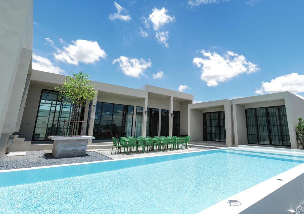 Pak Chong Villa | holiday fever x the pool