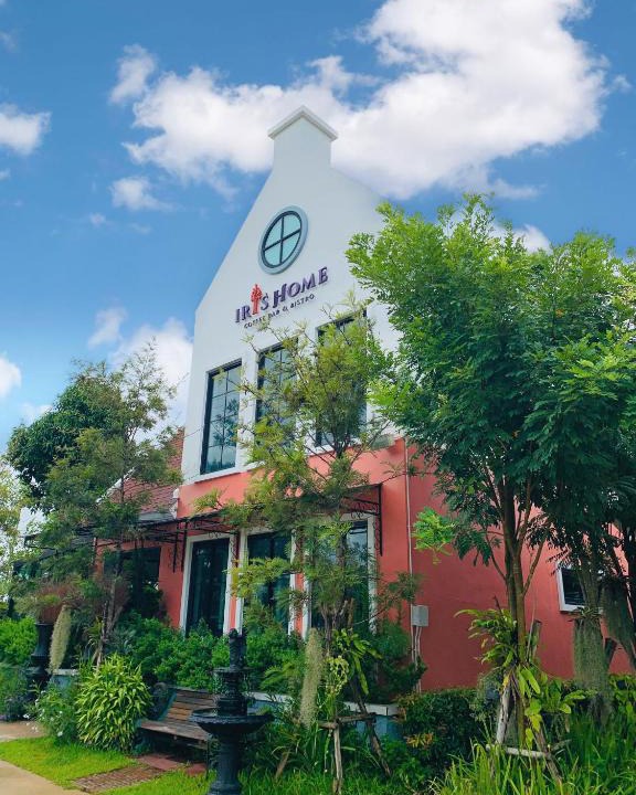 Nakhon Chum Villa | Iris Homestay