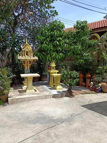 Thani House | J&J Guesthouse