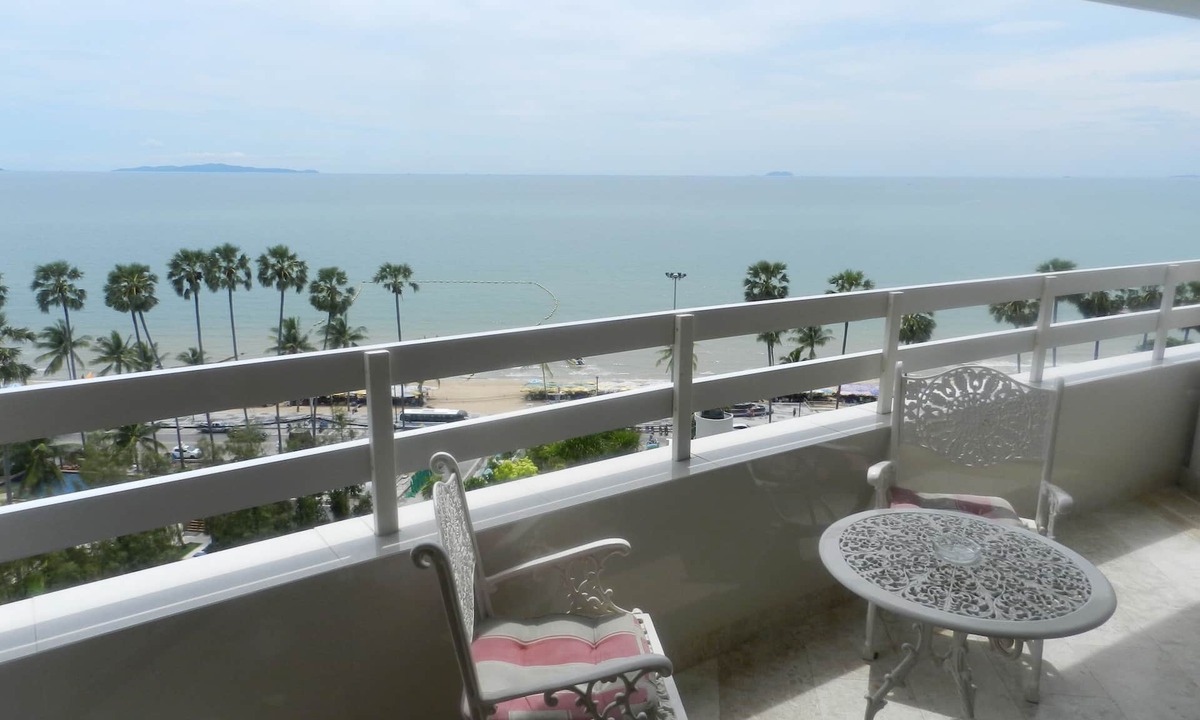 Jomtien Apartment | Jomtien PLAZA Condotel. Front the sea, sleeps 4