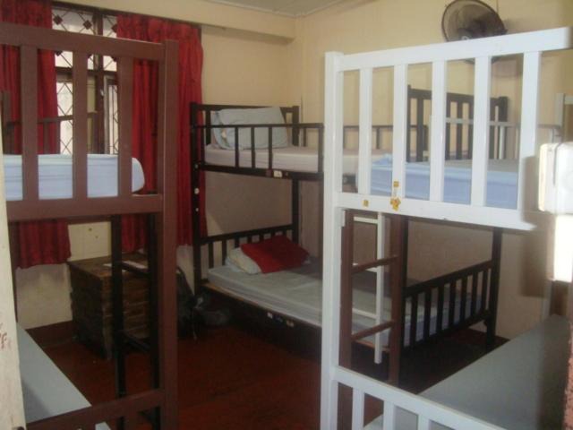 Chana Songkhram House | Khaosan Rainbow Hostel