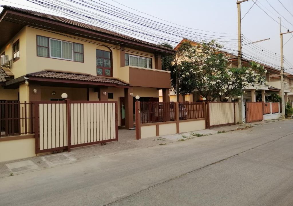 Ban Pong Apartment | Kim​ Banpong