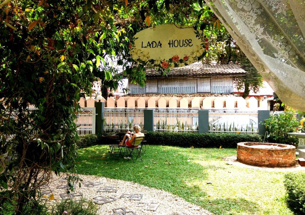 Lampang Bed & Breakfast | Lada House