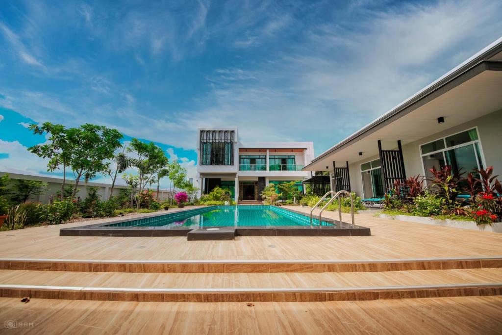 Buriram House | Lotus Lake View