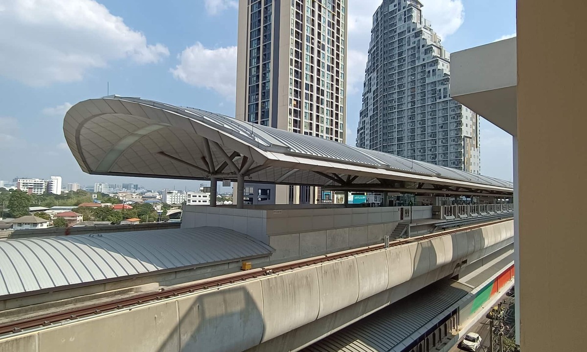 Nonthaburi Apartment | Luxurious 2 Bedroom condo next to MRT