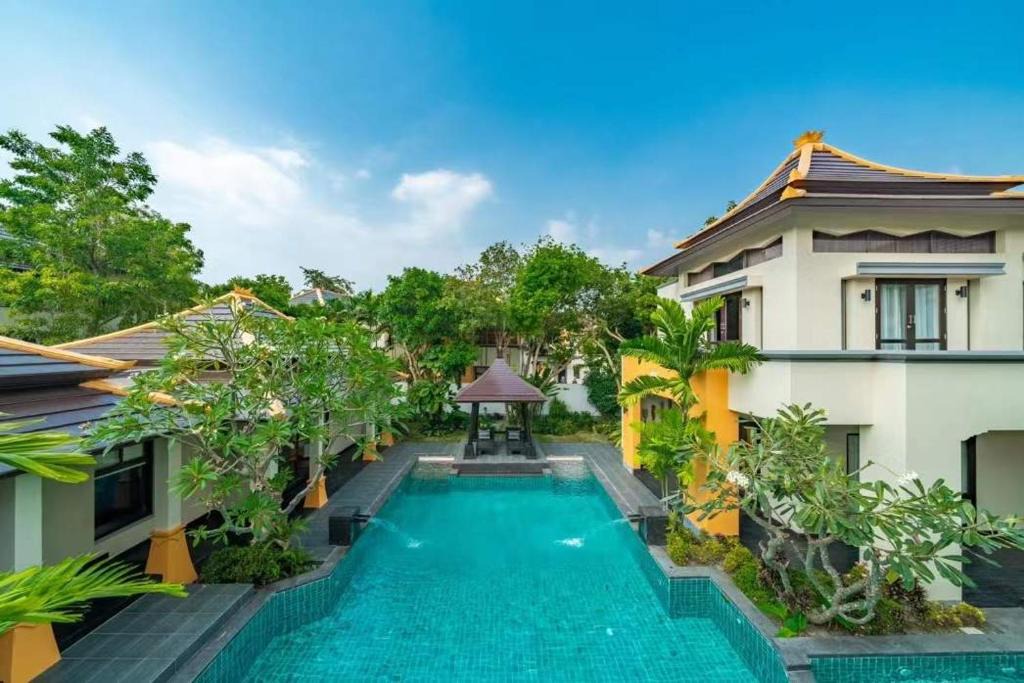 Nong Prue Villa | Luxurious and romantic 5 bedrooms private pool Villa