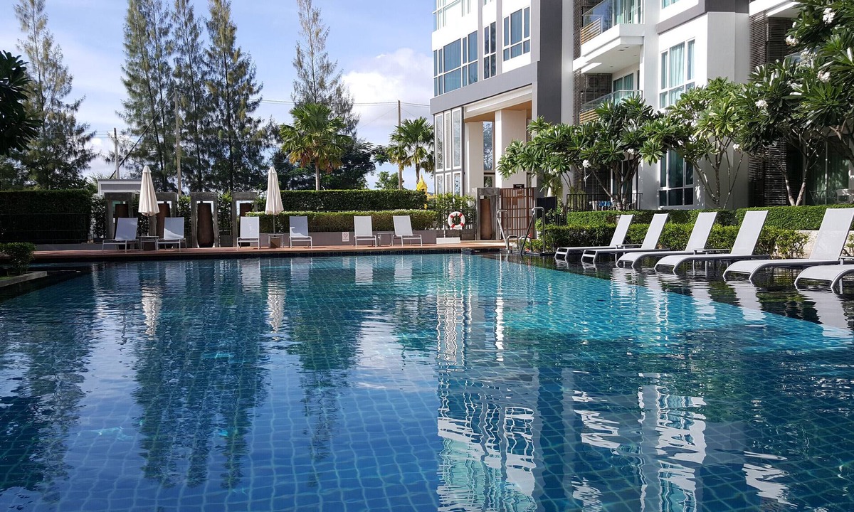 Nong Kae Apartment | Luxury 2 bed apartment - Golf Course, Pool, and partial sea views.