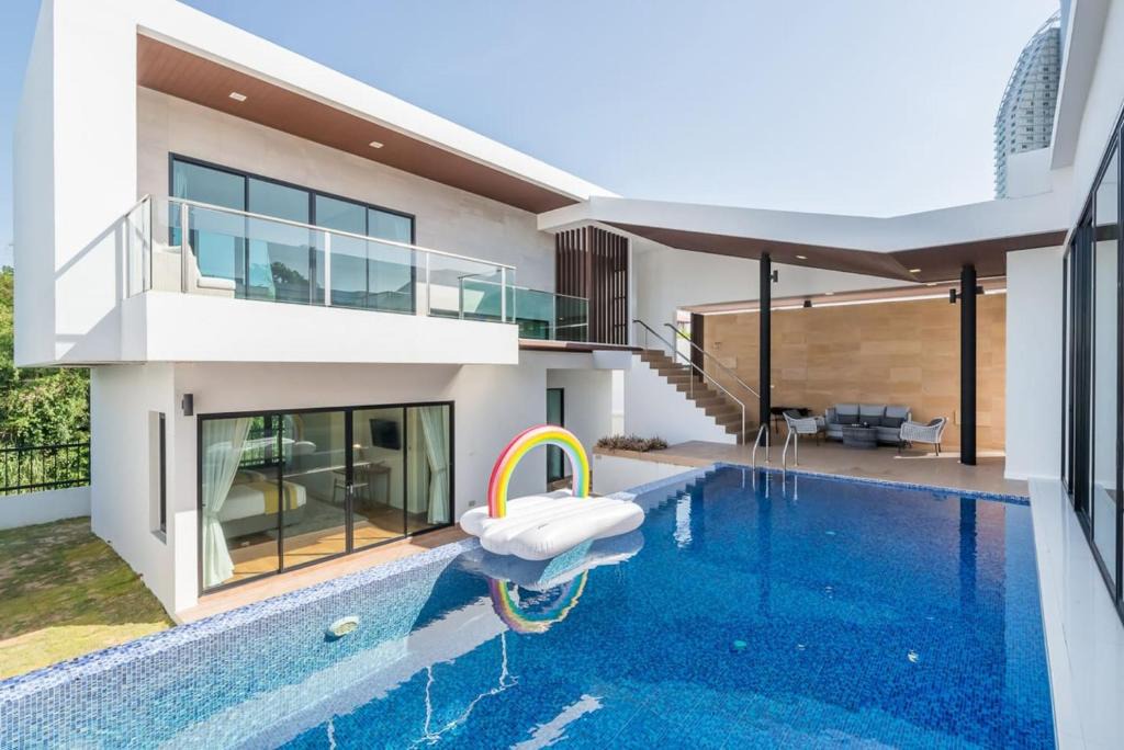 Na Chom Thian House | Luxury 3-Bedroom Pool Villa Beach Access, Na Jomtien Pattaya