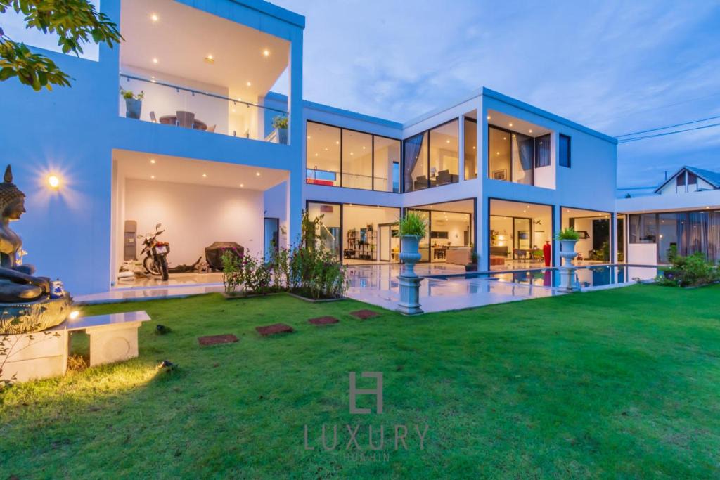 Hua Hin Villa | Luxury Modern 4 Bedroom Resort Pool Villa LL110