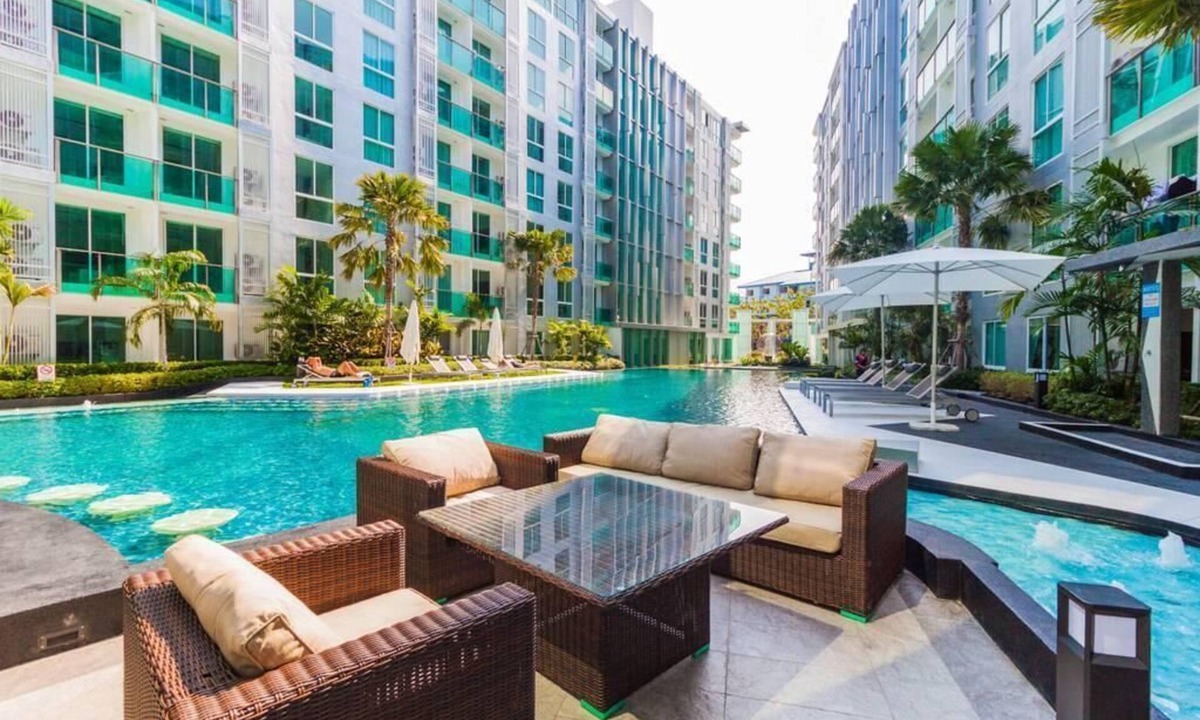 Central Pattaya Condo | Luxury One Bedroom Condo with Pool View @ City Center Residence Pattaya